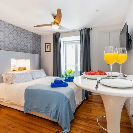 Cozy And Perfect Location Bairro Alto Chiado Apartment