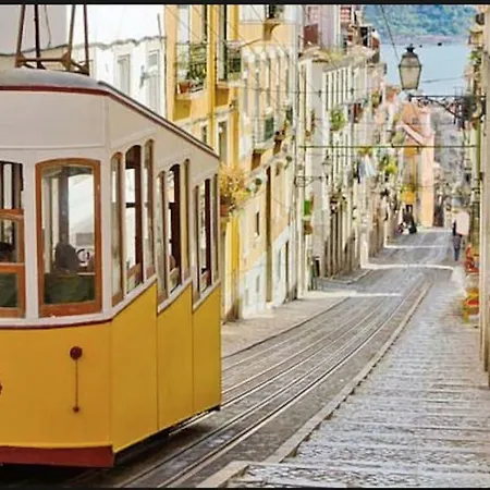 Cozy And Perfect Location Bairro Alto Chiado